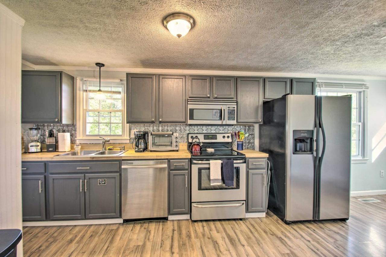Dog-Friendly Fayetteville Home With Hot Tub! Bagian luar foto
