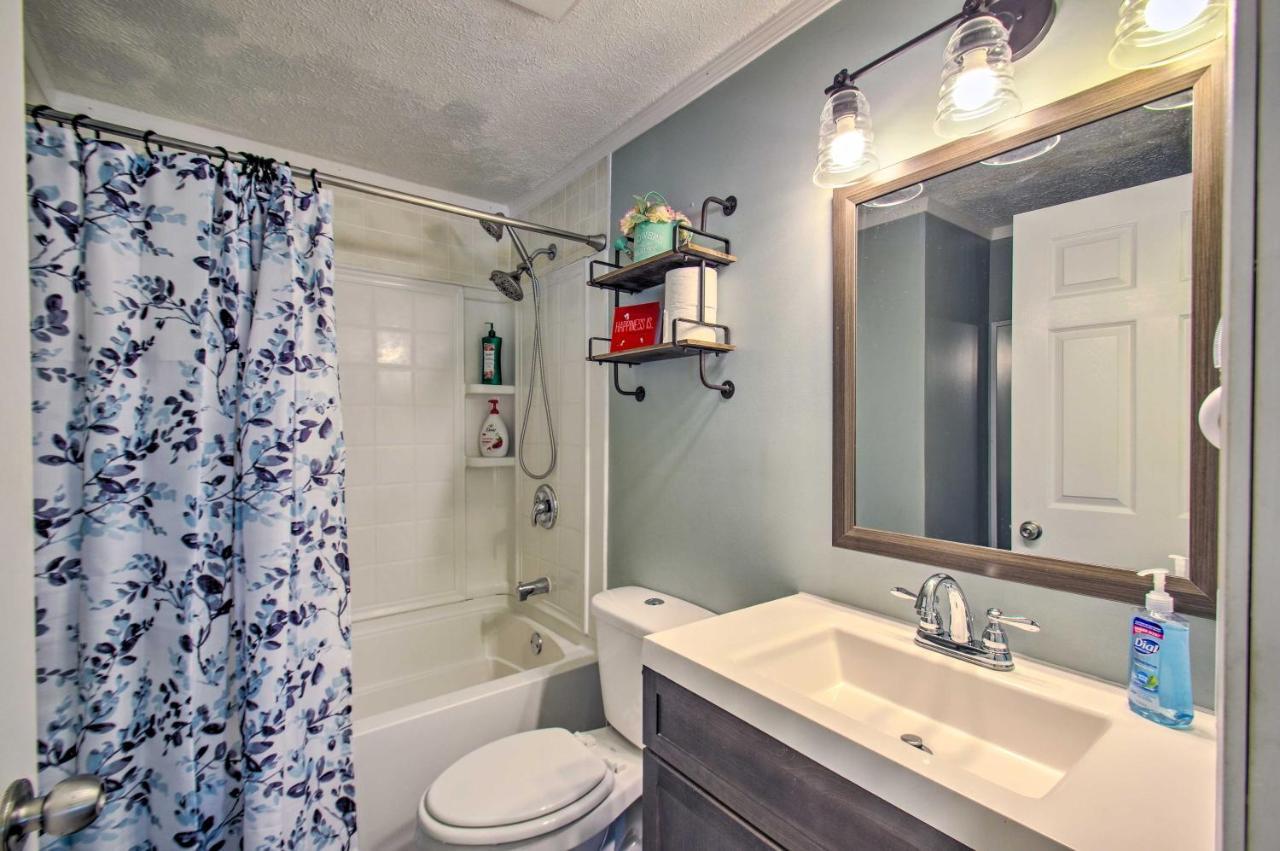 Dog-Friendly Fayetteville Home With Hot Tub! Bagian luar foto