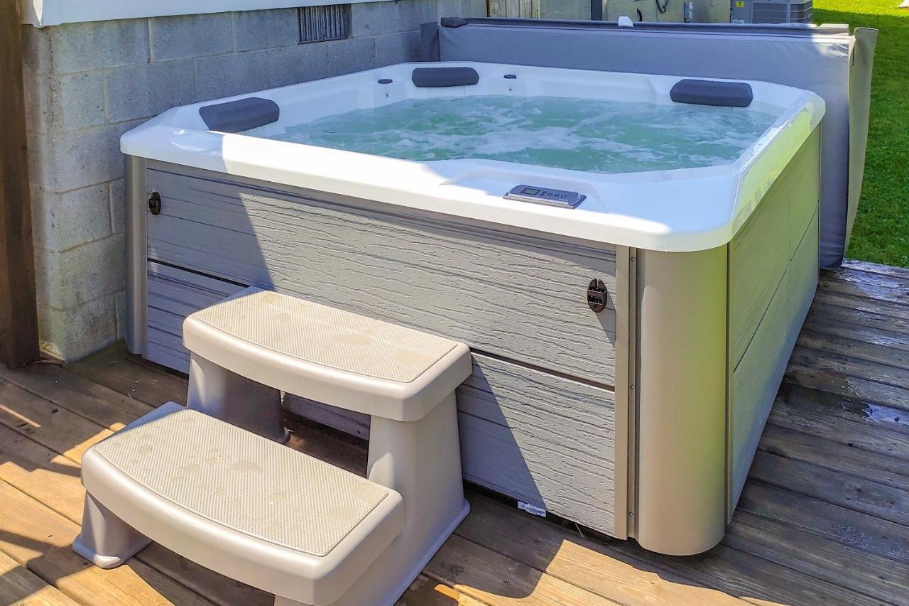 Dog-Friendly Fayetteville Home With Hot Tub! Bagian luar foto