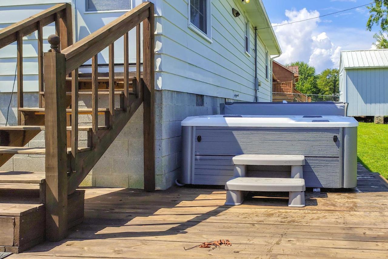 Dog-Friendly Fayetteville Home With Hot Tub! Bagian luar foto